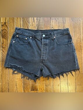 Levi’s 501 Black High Rise Frayed Distressed Hem Shorts. Button Fly. Size 32